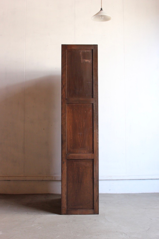 モールガラスの戸棚