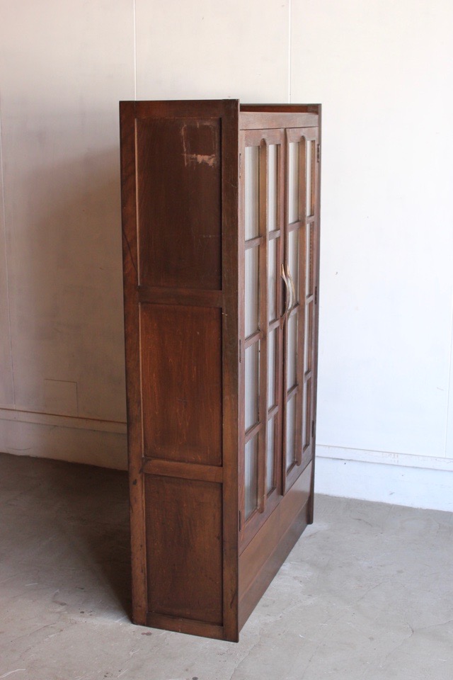 モールガラスの戸棚