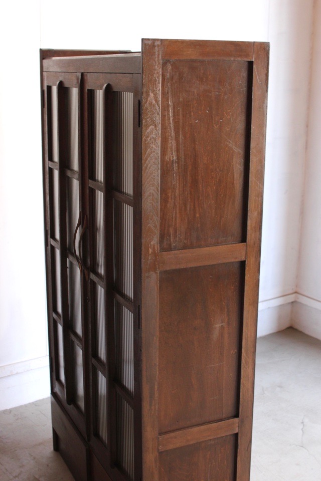 モールガラスの戸棚