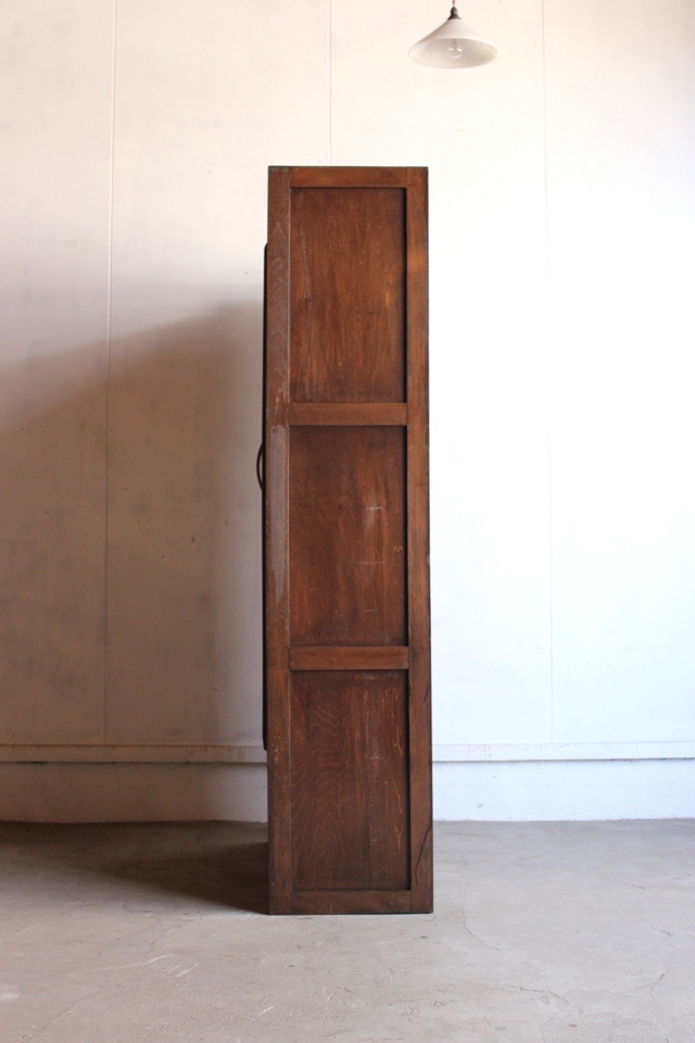 モールガラスの戸棚