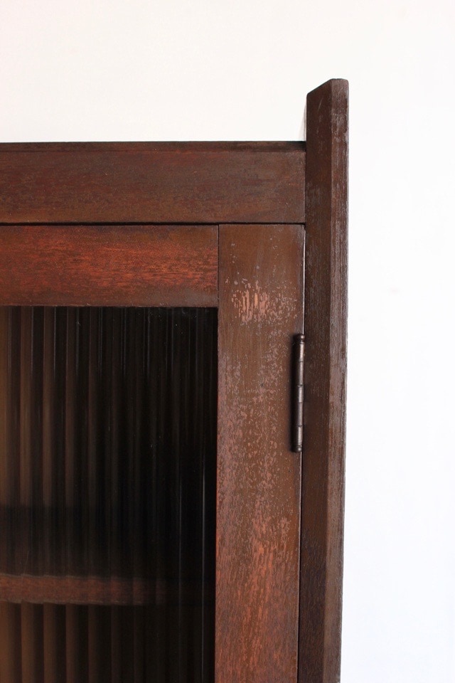 モールガラスの戸棚