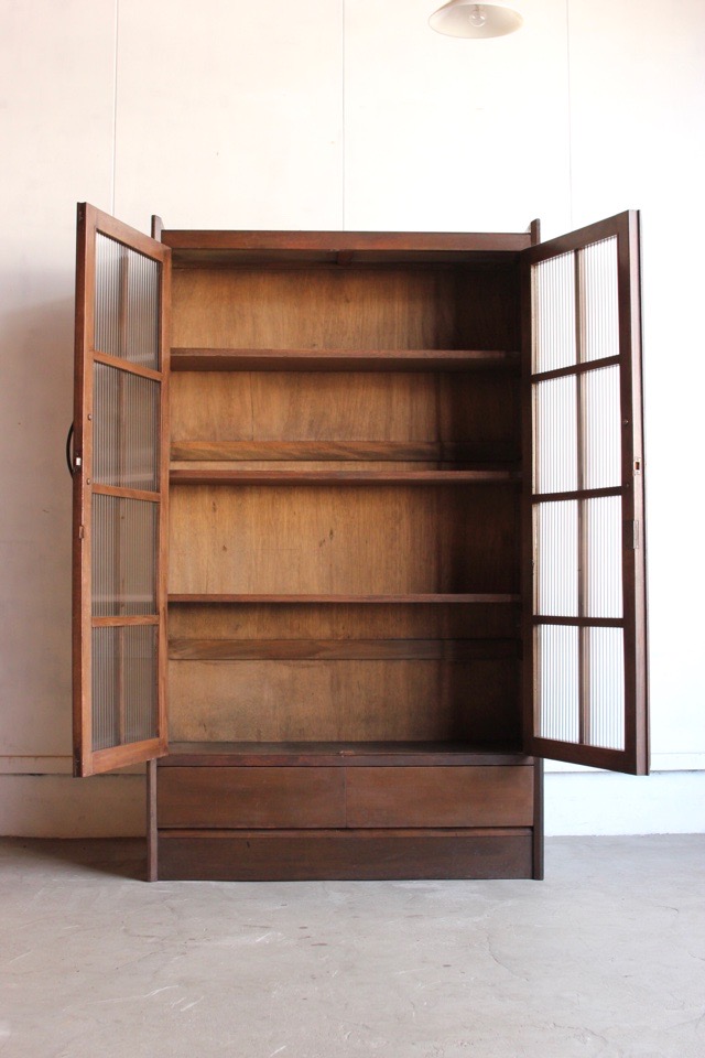 モールガラスの戸棚