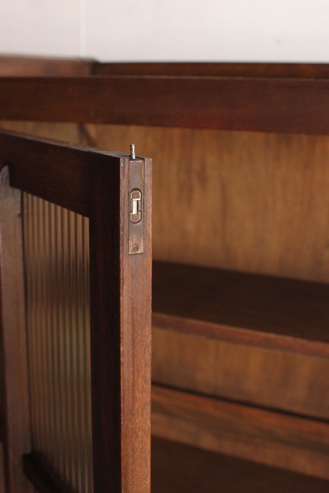 モールガラスの戸棚