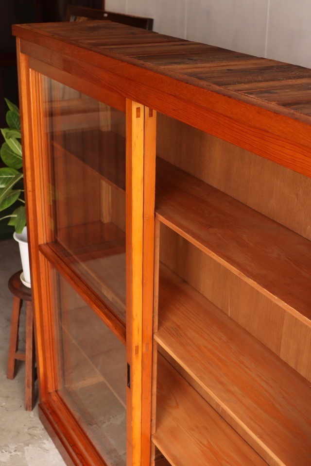 ガラス引戸棚 | 全ての商品 - 古家具古道具 そうすけ