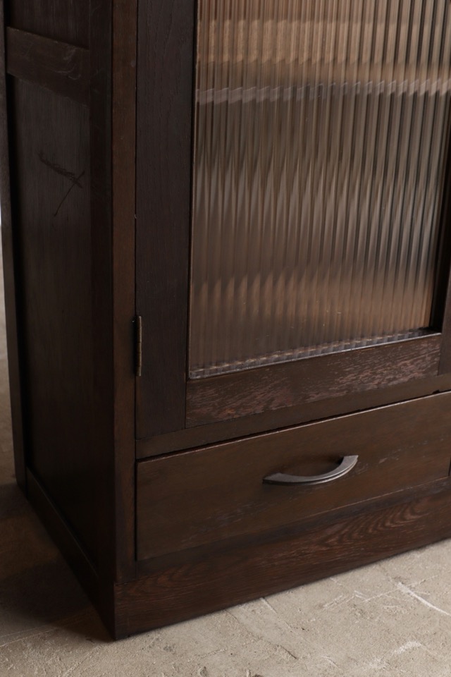 モールガラスの戸棚