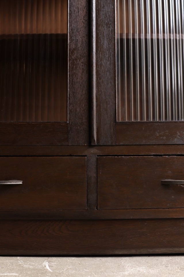 モールガラスの戸棚