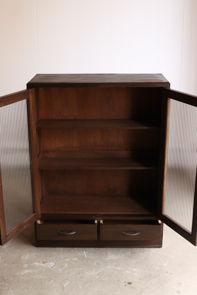 モールガラスの戸棚