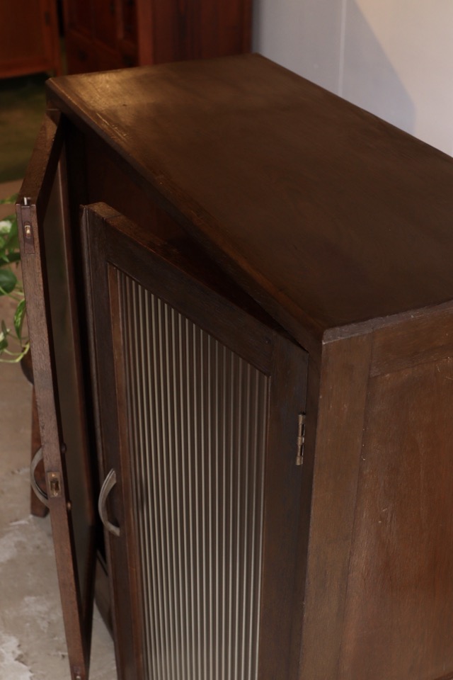 モールガラスの戸棚