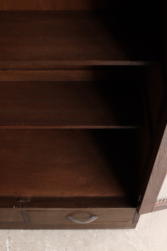 モールガラスの戸棚