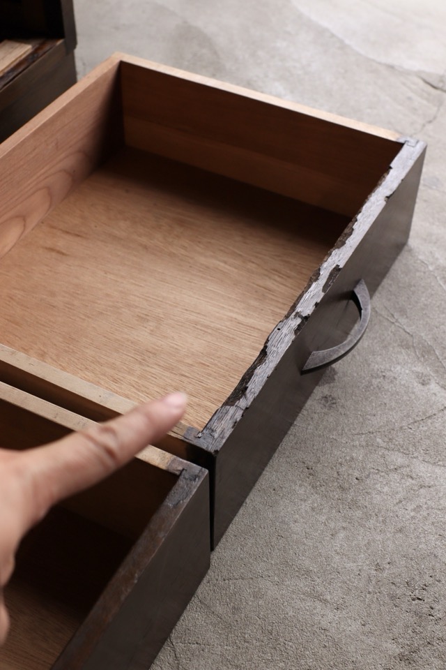 モールガラスの戸棚