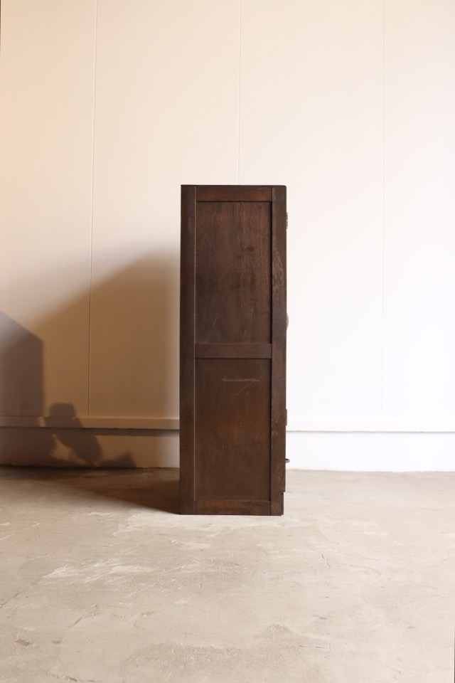 モールガラスの戸棚