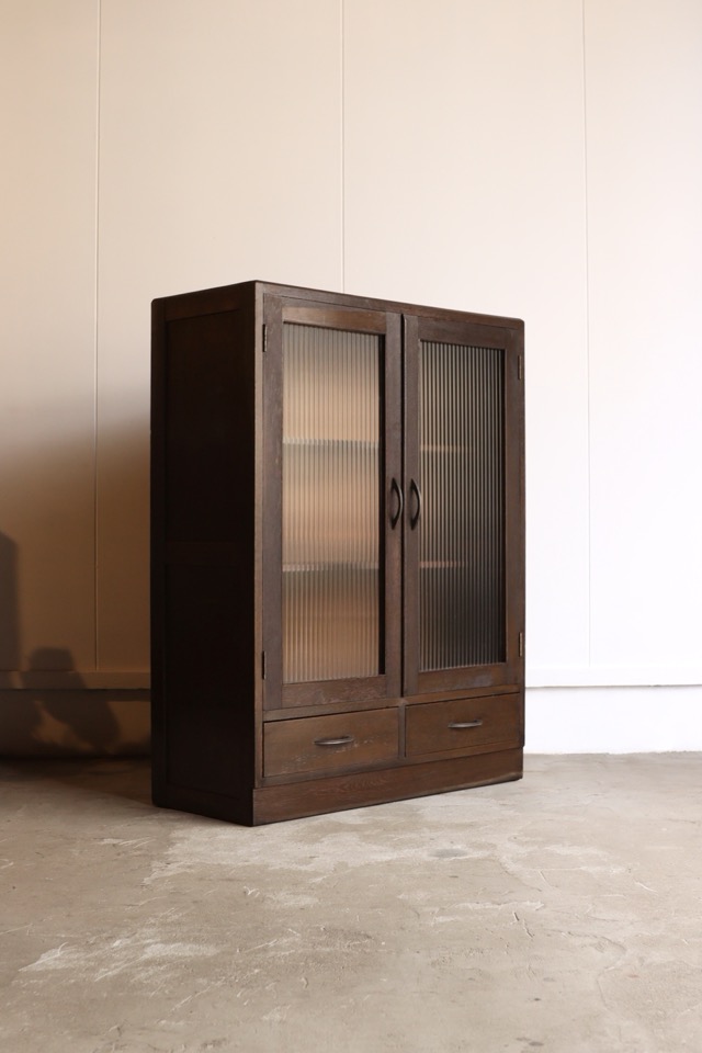 モールガラスの戸棚