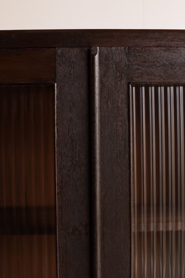 モールガラスの戸棚