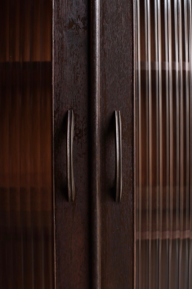 モールガラスの戸棚