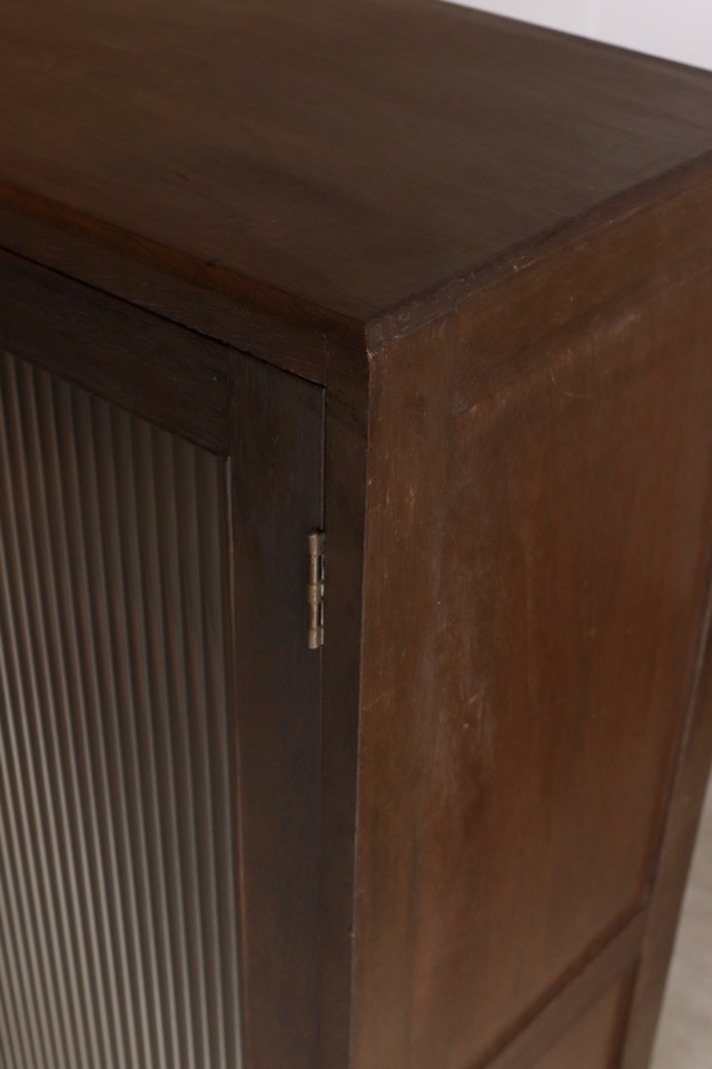 モールガラスの戸棚