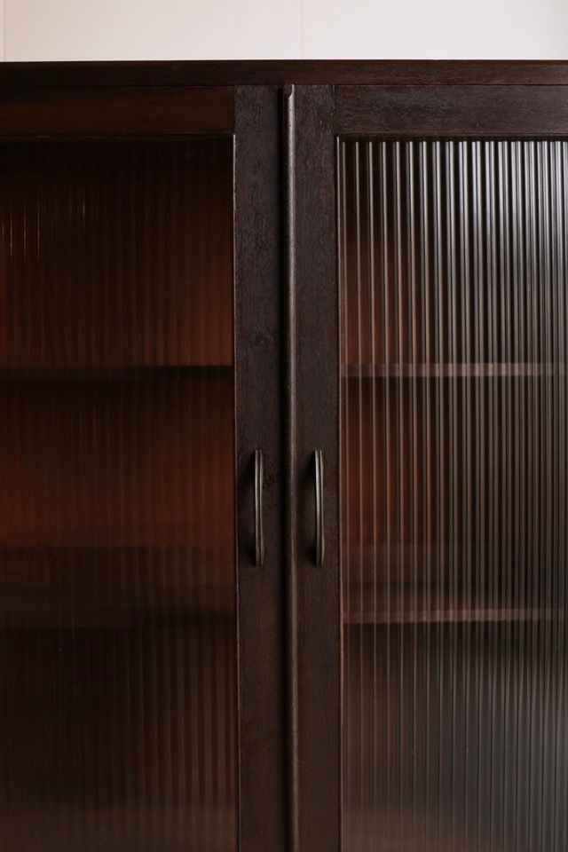 モールガラスの戸棚