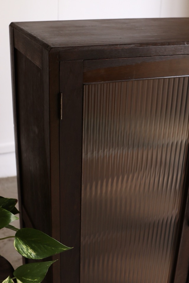 モールガラスの戸棚