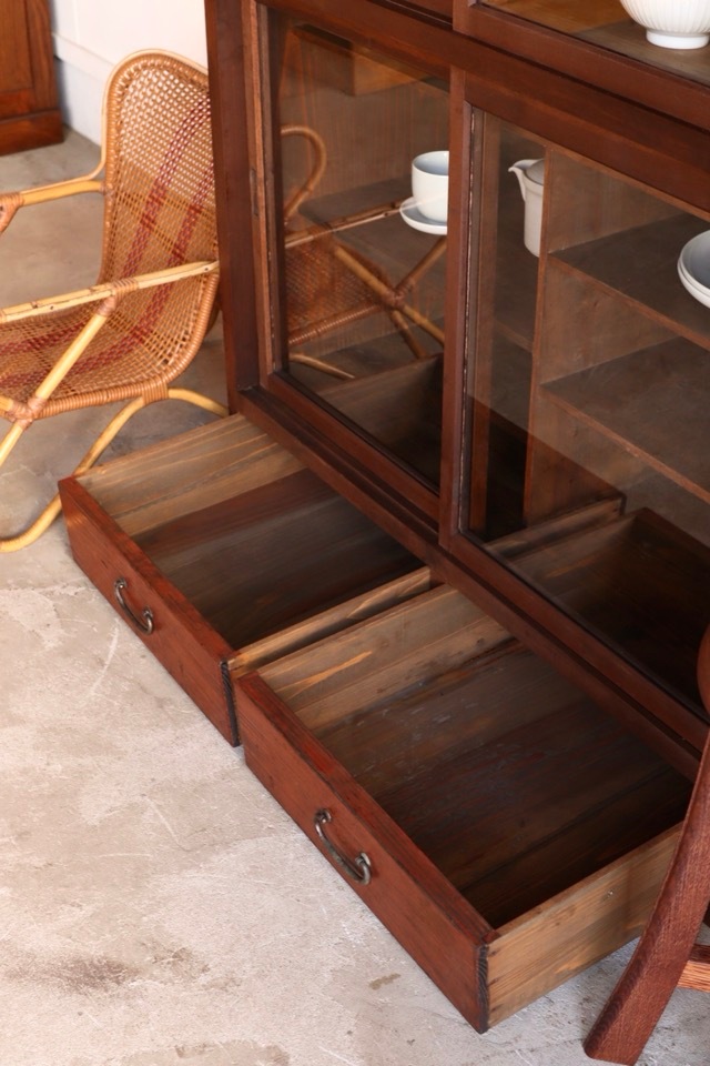 ガラス引戸棚 | 全ての商品 - 古家具古道具 そうすけ