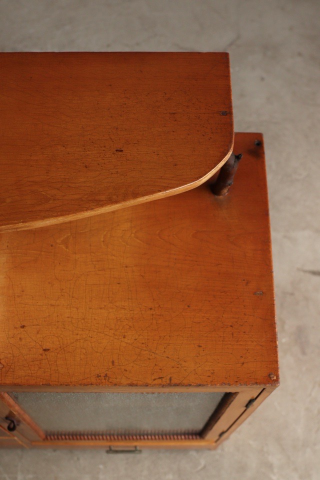 ダイヤガラスの戸棚