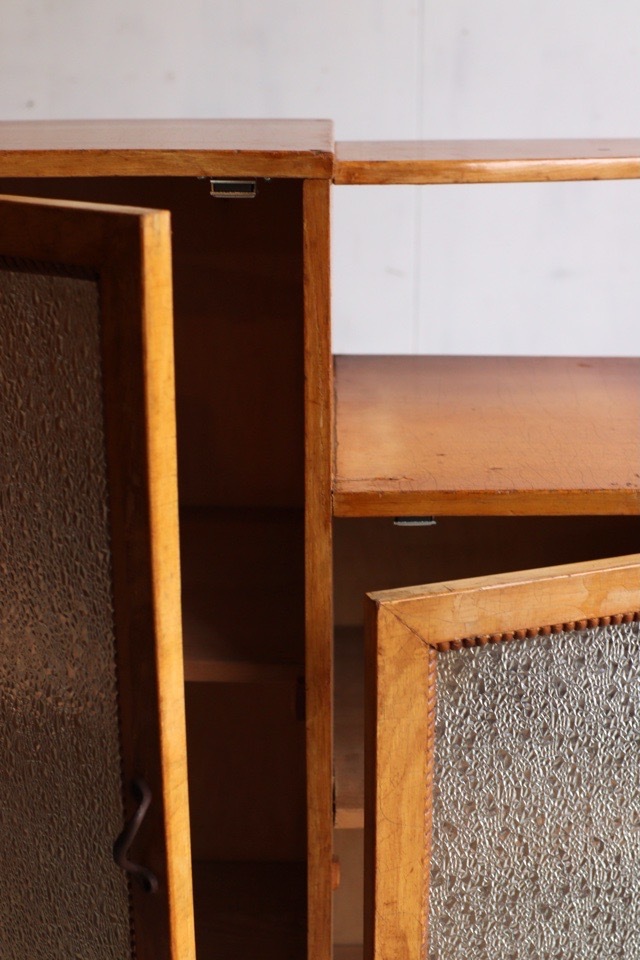 ダイヤガラスの戸棚