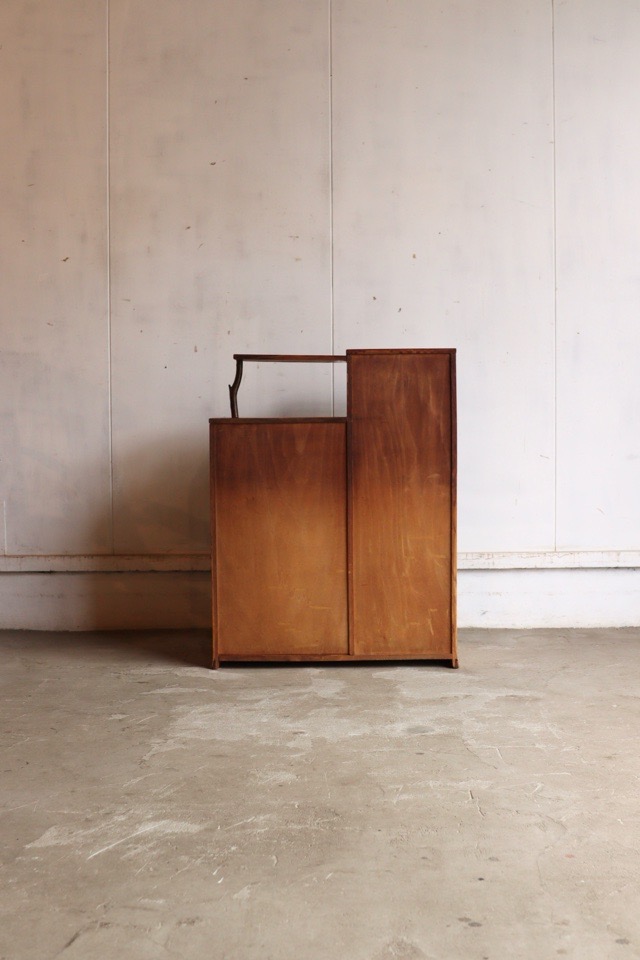 ダイヤガラスの戸棚