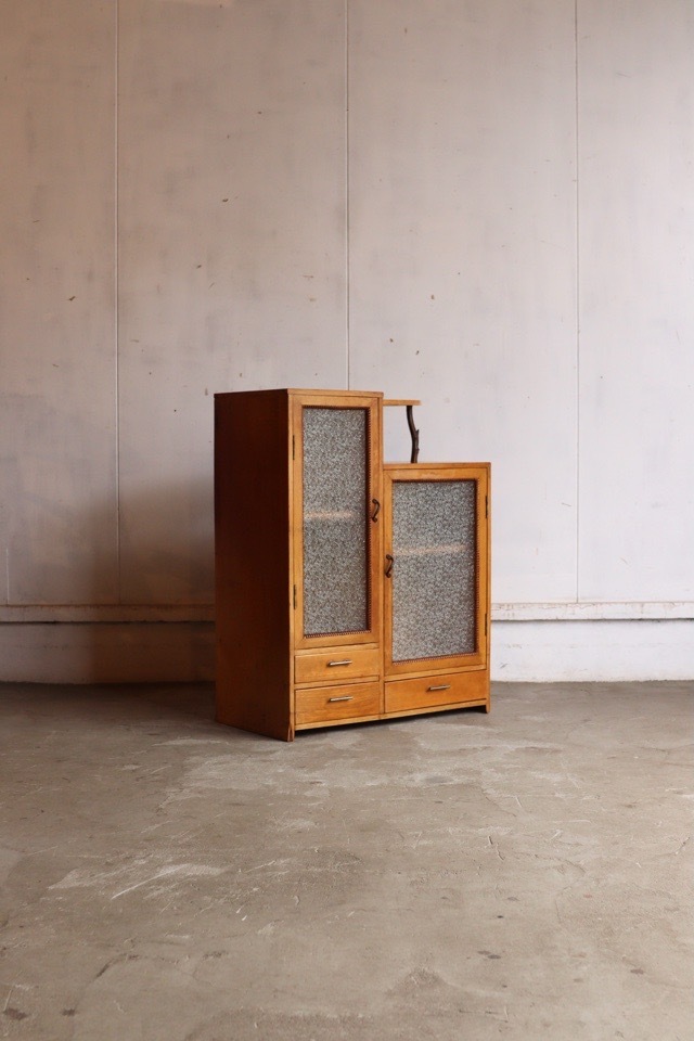 ダイヤガラスの戸棚