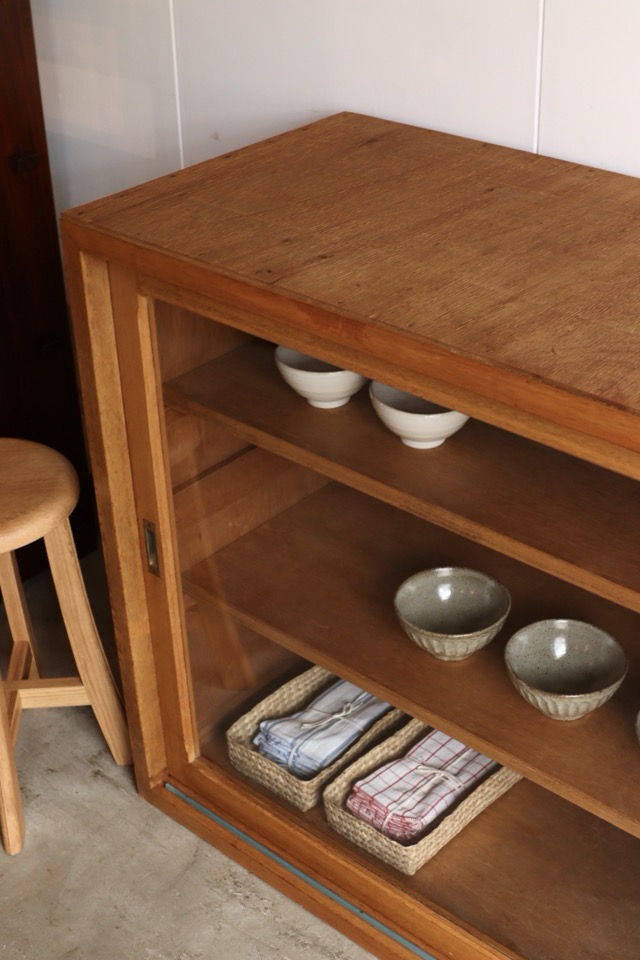 ガラス引戸棚 | 全ての商品 - 古家具古道具 そうすけ