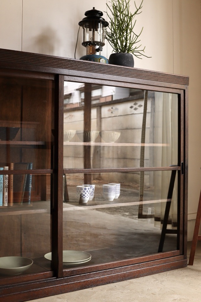 ガラス引戸棚