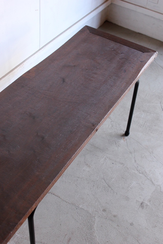 横長のテーブル