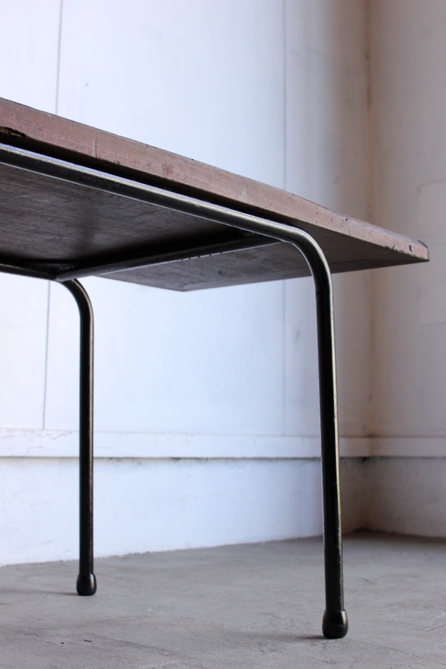 横長のテーブル