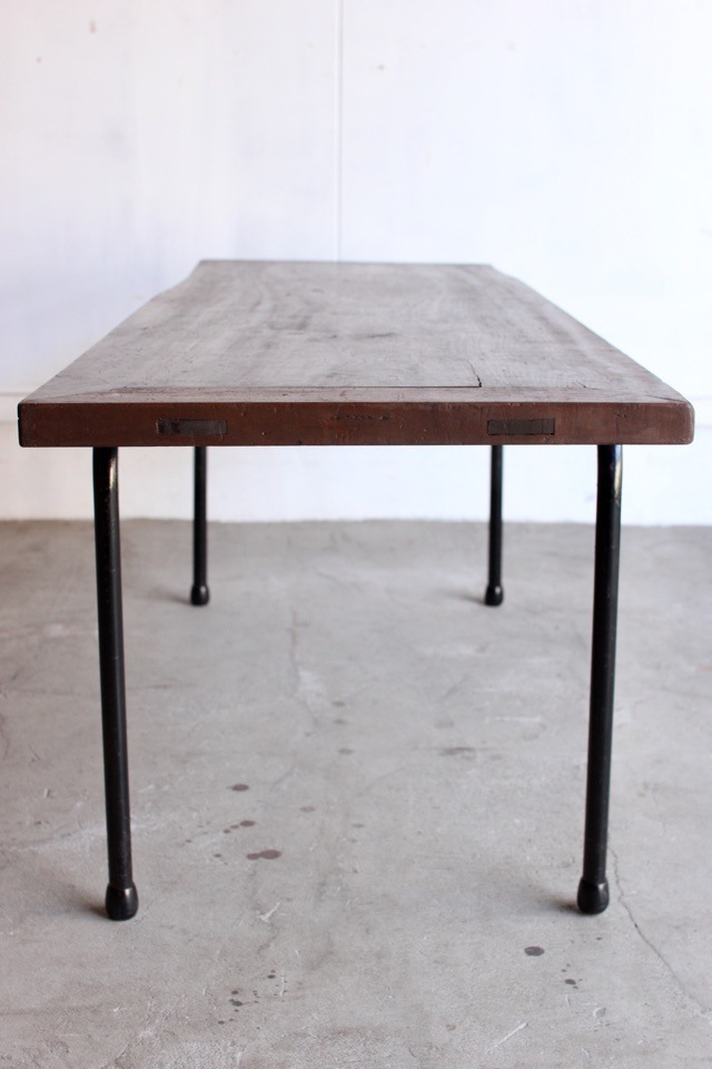 横長のテーブル