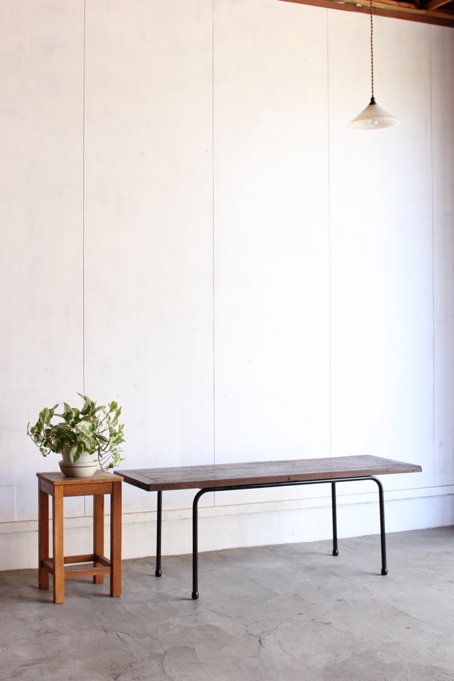 横長のテーブル