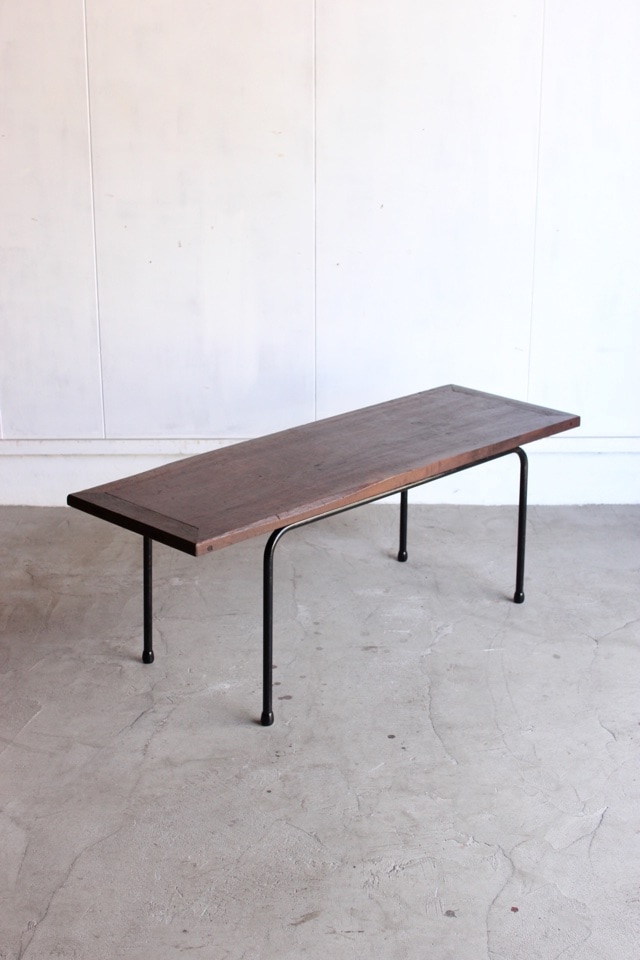 横長のテーブル