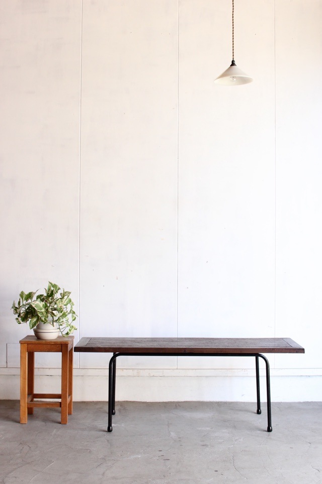 横長のテーブル