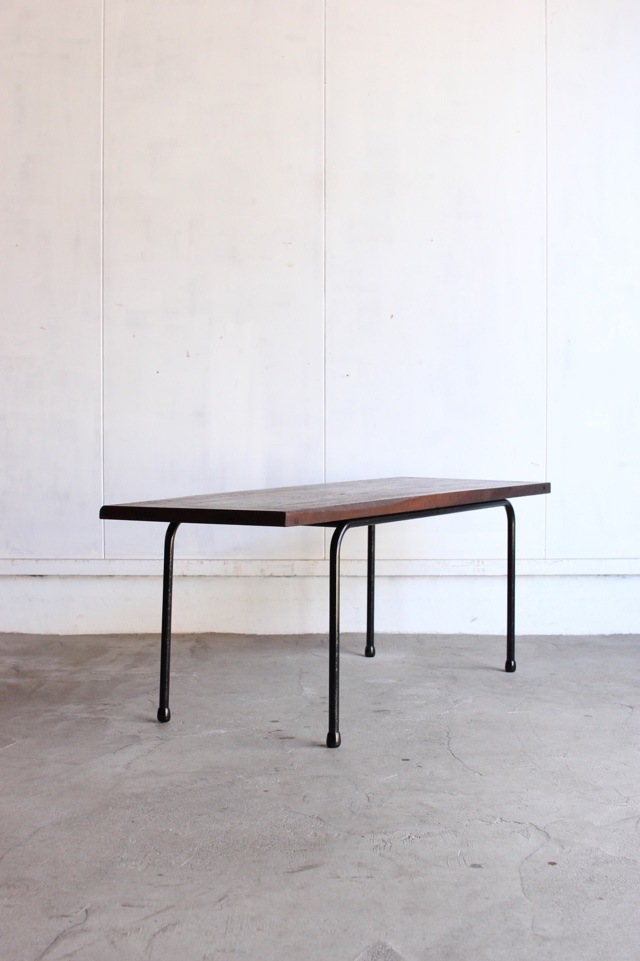 横長のテーブル