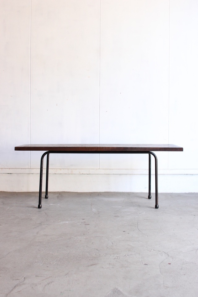 横長のテーブル