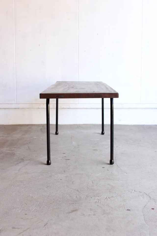 横長のテーブル