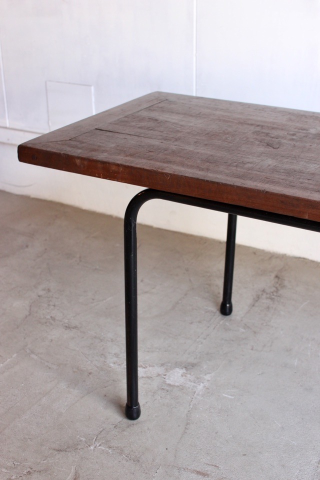 横長のテーブル