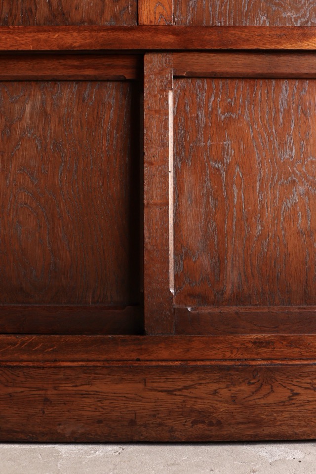 ダイヤガラスの戸棚