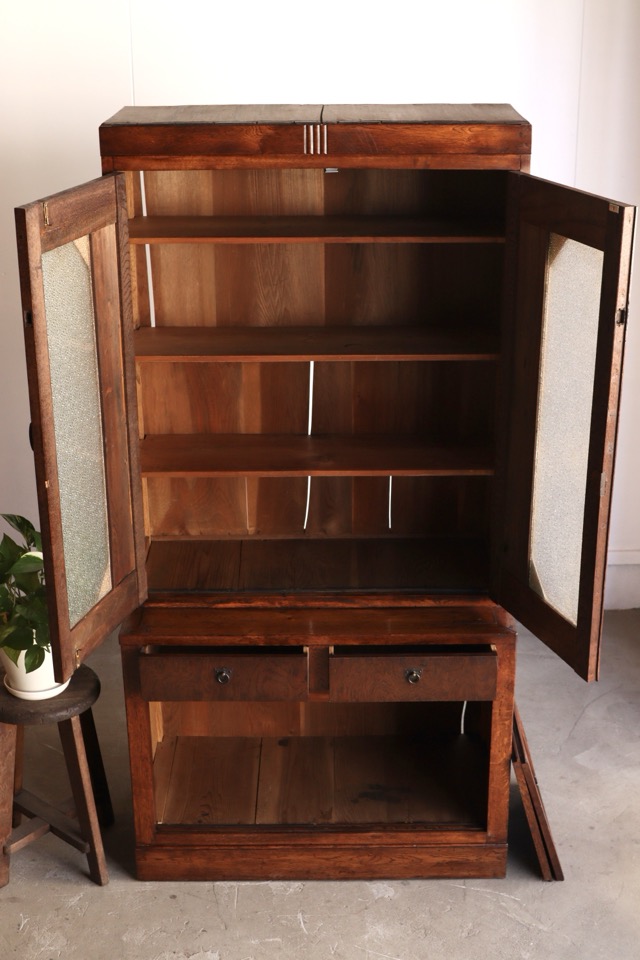 ダイヤガラスの戸棚