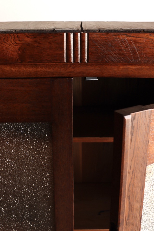 ダイヤガラスの戸棚