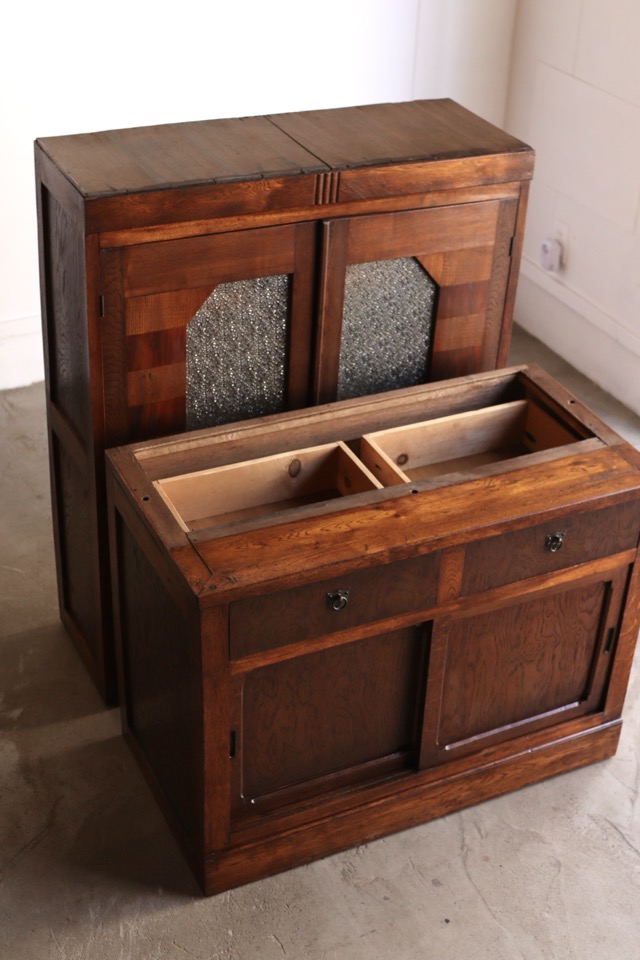 ダイヤガラスの戸棚