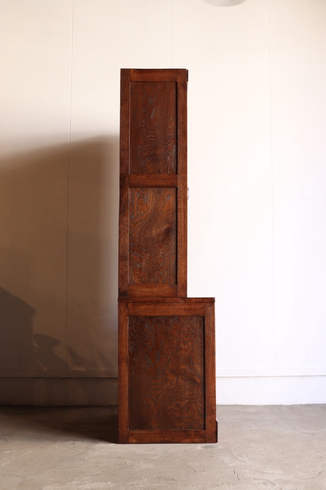 ダイヤガラスの戸棚