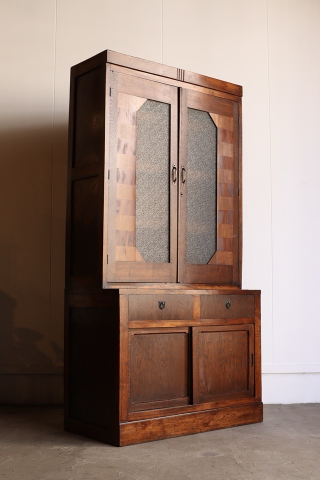 ダイヤガラスの戸棚