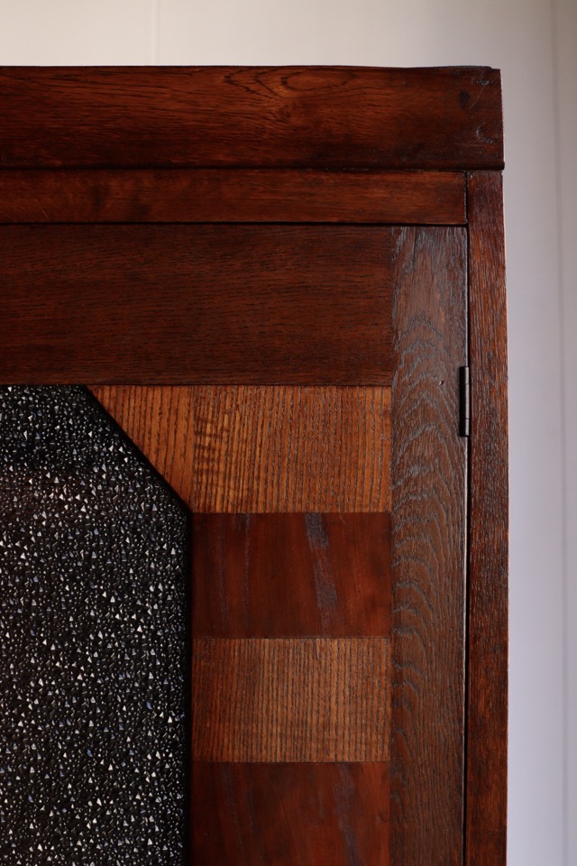 ダイヤガラスの戸棚