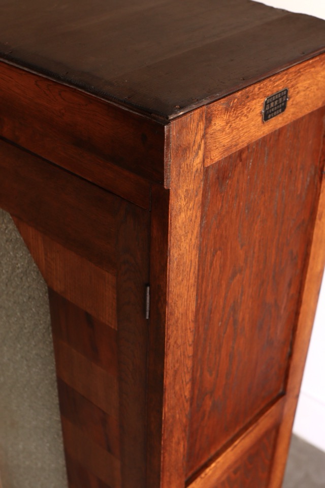 ダイヤガラスの戸棚