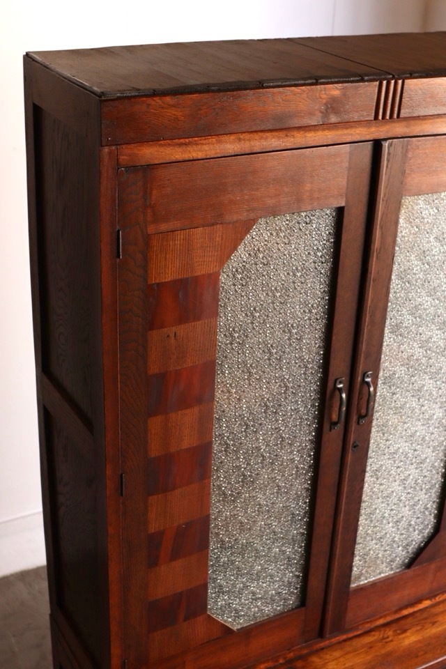 ダイヤガラスの戸棚