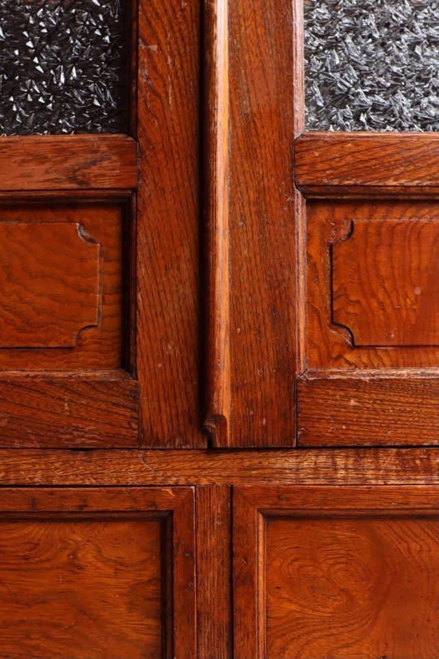 ダイヤガラスの戸棚