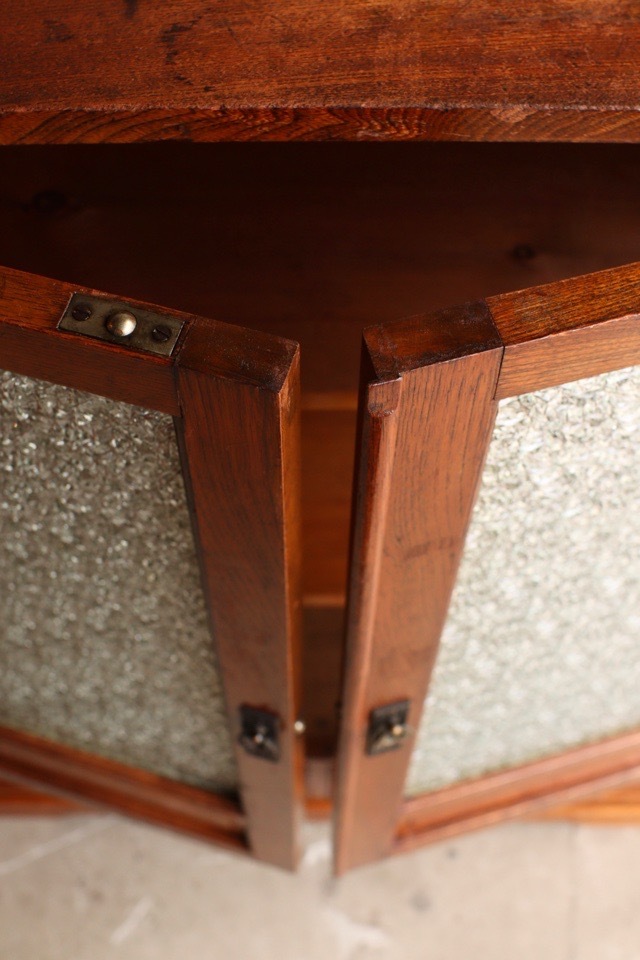 ダイヤガラスの戸棚