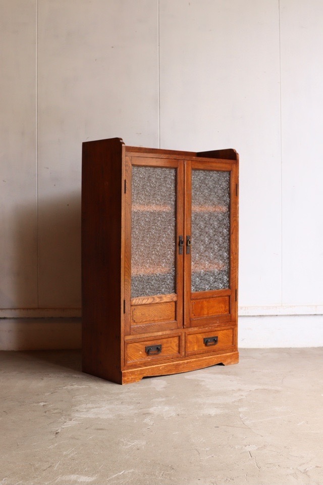 ダイヤガラスの戸棚